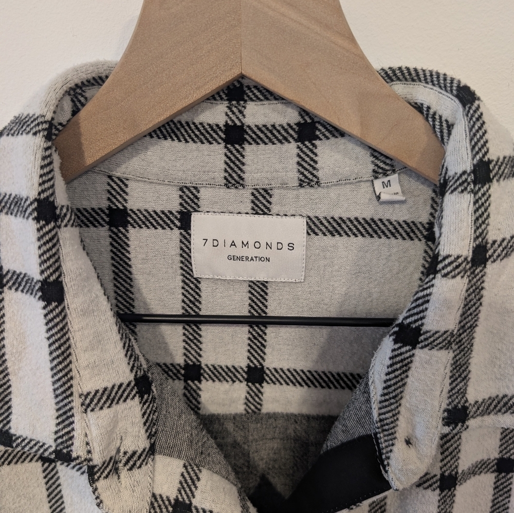 7 Diamonds | Generation Long Sleeve Shacket | White/Gray and Black | Medium - Picture 6 of 7